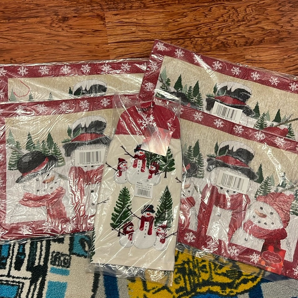 Brand new placements and matching kitchen towels.